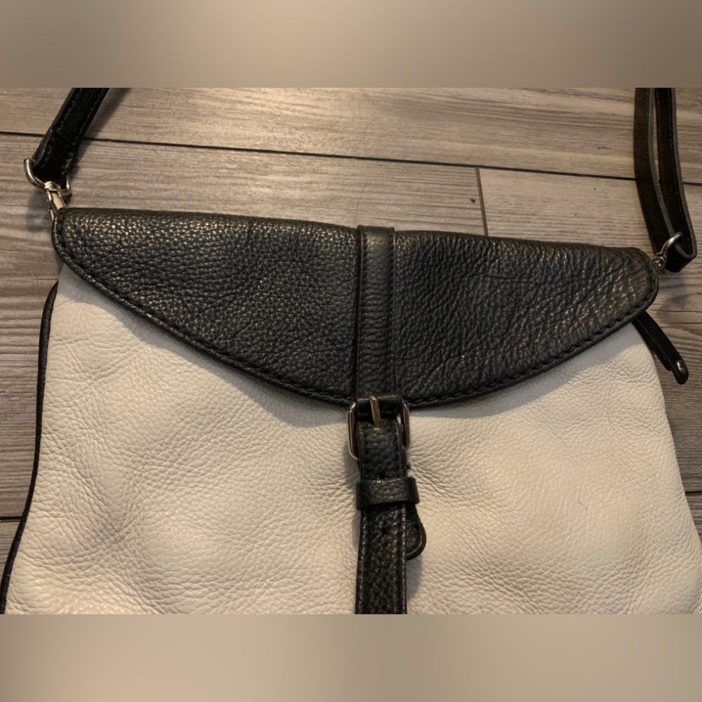 Roots envelope bag. Black and white,
